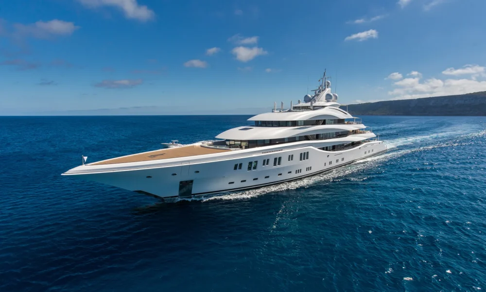 yacht-lady-lara-91m-2023-exterior-01-64c2525a1d51f